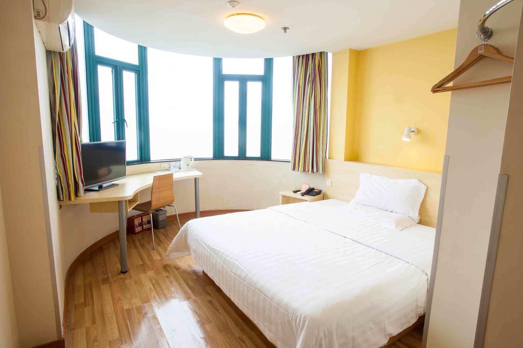 7Days Inn Guangzhou Baiyun International Airport Renhezhen Zimmer foto